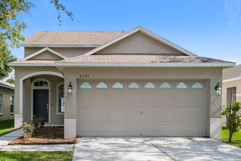 Foto principal - 8545 Deer Chase Dr