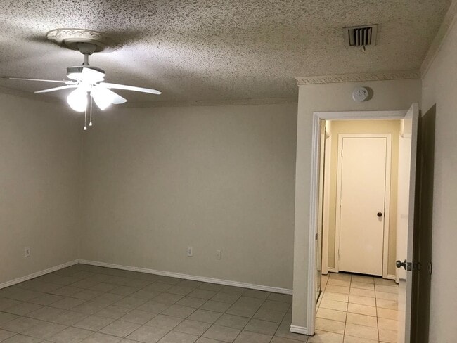 Building Photo - Great 3 Bedroom Home