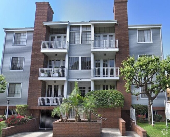 Front of Building - 1837 Midvale Ave