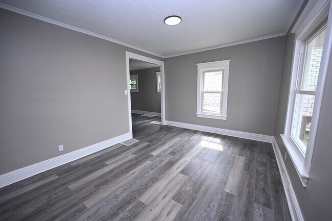 Building Photo - 607 Franklin Ave