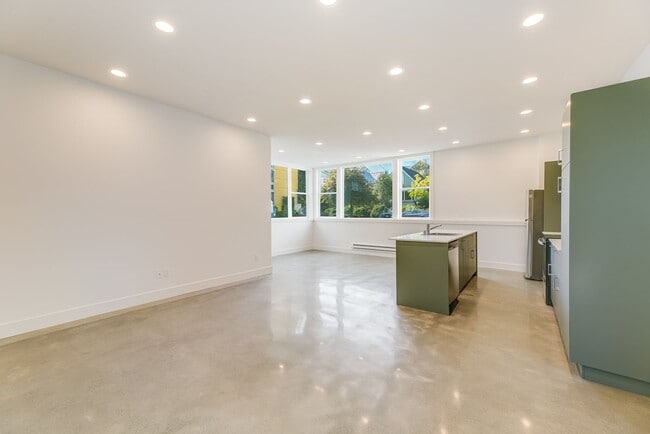 Building Photo - 1414 20th Ave