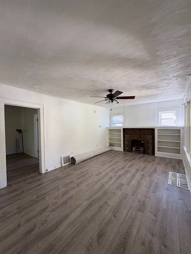 Building Photo - Four bedroom two bathroom home for rent