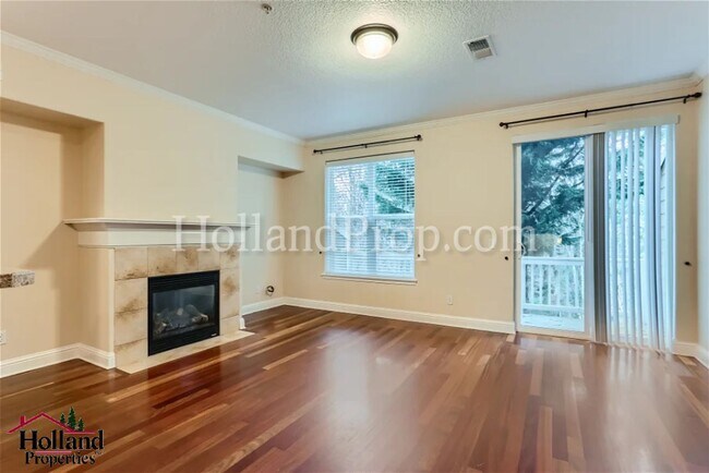 Foto del edificio - COMING SOON!!! Spacious 3-Bedroom, 3-Bath ...