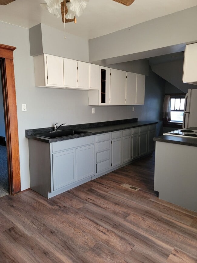 Building Photo - 2130 S 15th St