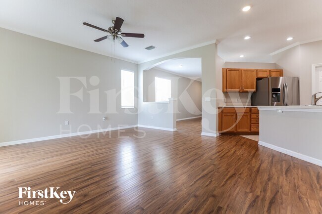 Building Photo - 5624 Lexington Dr