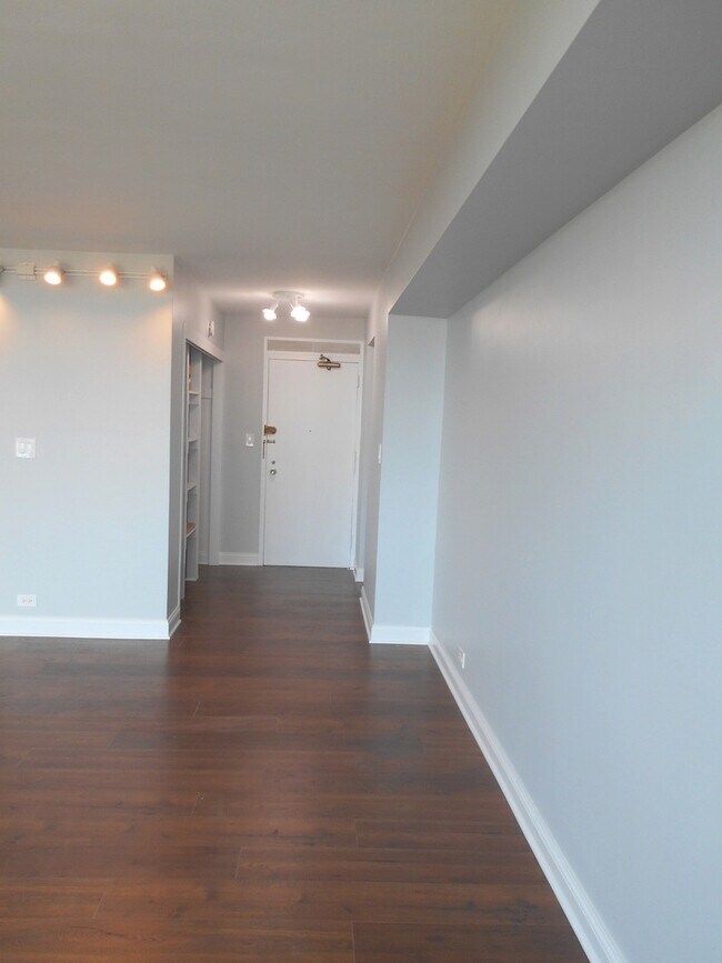 Foto del edificio - 3600 N Lake Shore Dr