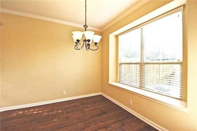 Foto del edificio - 13400 Briarwick Dr