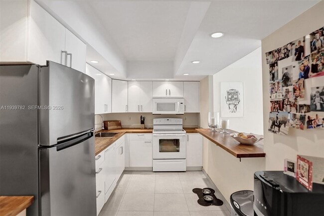 Building Photo - 19390 Collins Ave