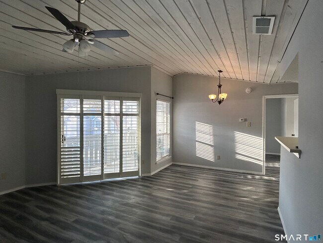 Foto del edificio - 82 Crown Knoll Ct