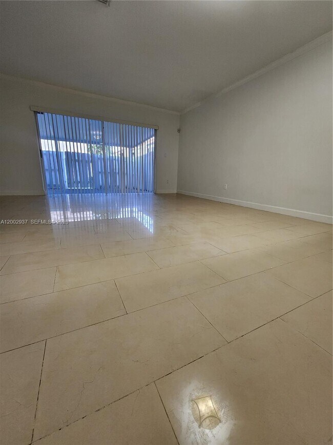 Foto del edificio - 6485 SW 129th Ave