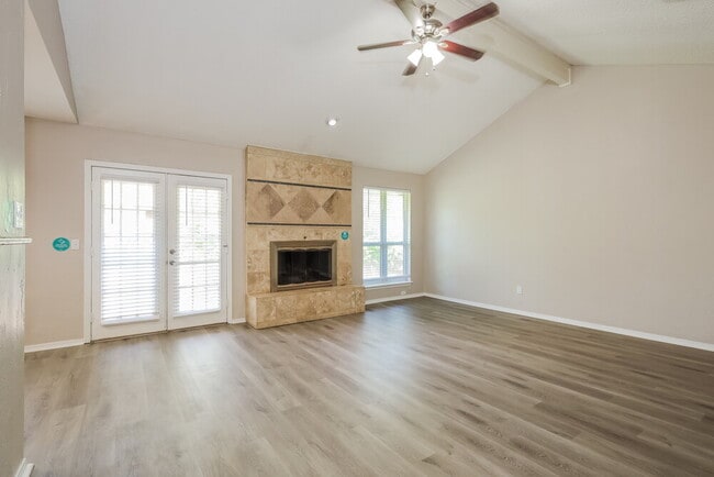 Building Photo - 10117 S Land Ave