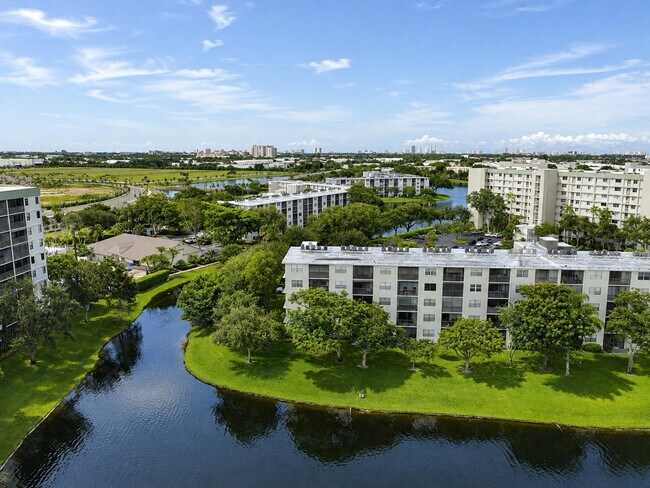 Building Photo - 2226 N Cypress Bend Dr