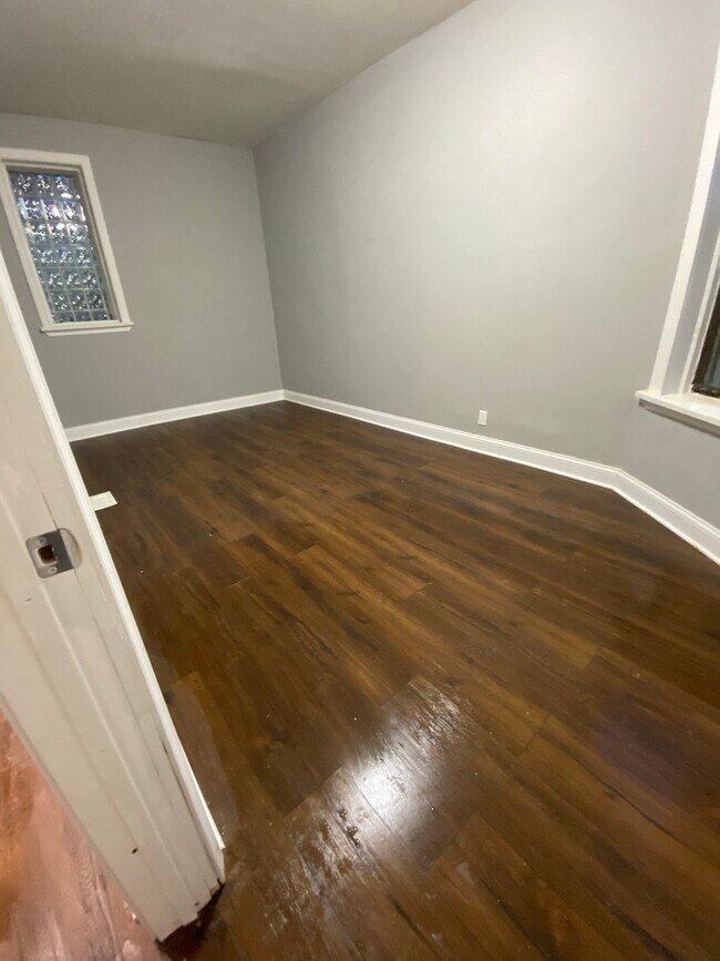 Foto del edificio - 7417 S Langley Ave