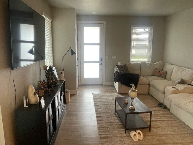 Foto del edificio - 6025 Denys Dr.