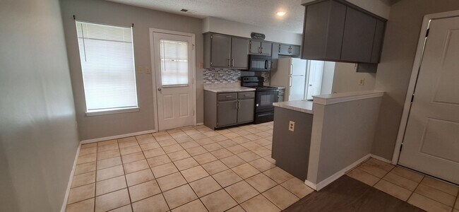Foto del edificio - MOVE IN READY - Lovely Home for Rent in Ea...