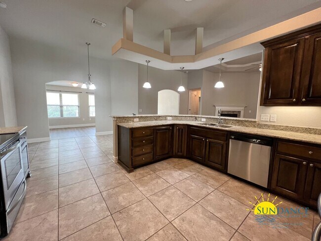 Foto del edificio - 4 Bedroom 3 Full Bathroom Beautiful home i...