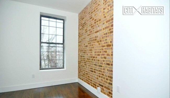 Building Photo - 558 Kosciuszko St