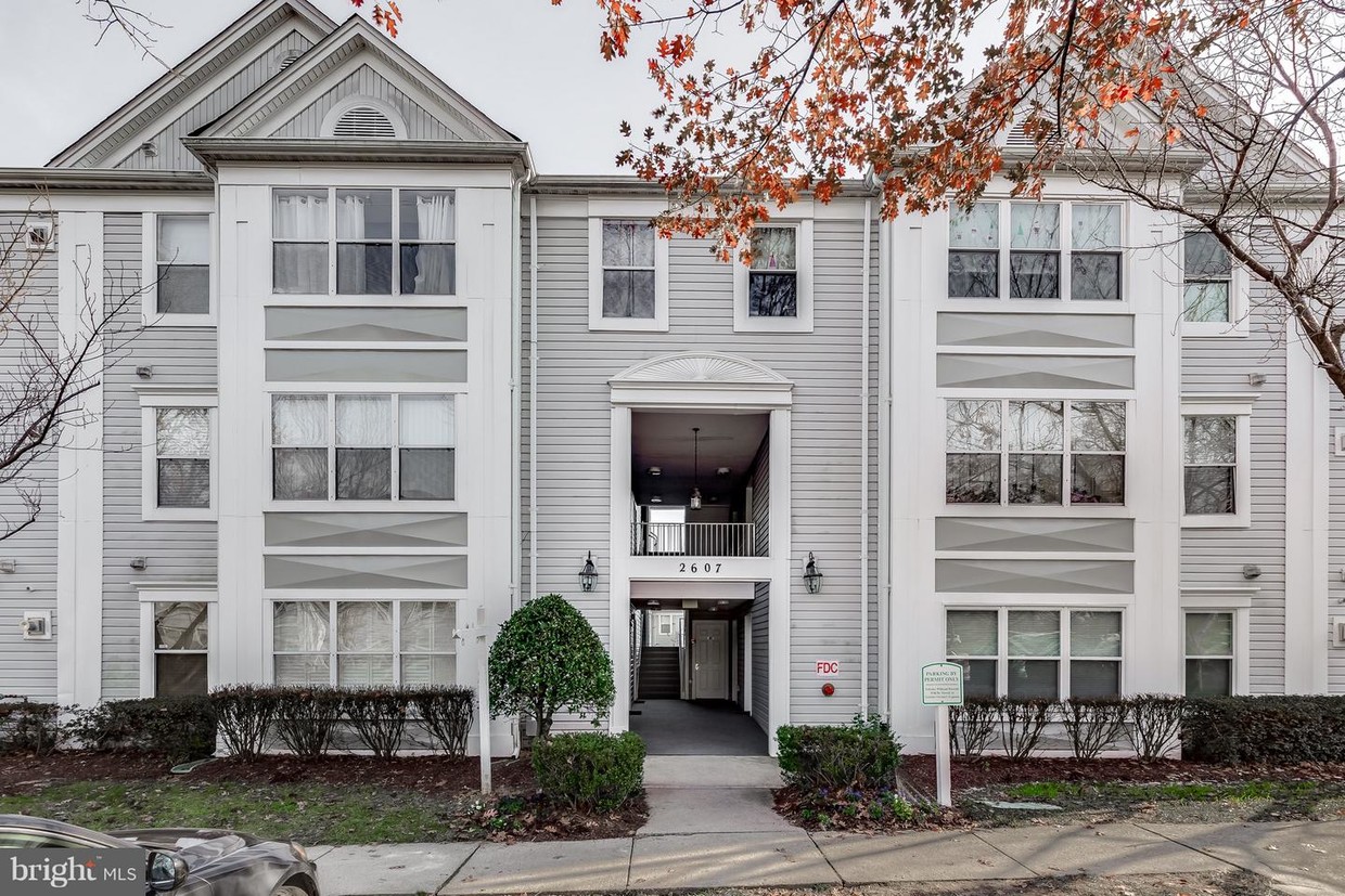 2607 Camelback Ln Unit 712, Silver Spring, MD 20906 Apartment for