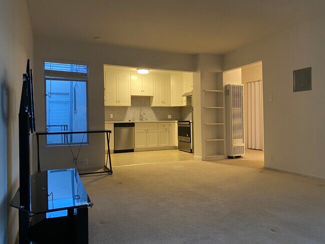 Kitchen/Living room - 505 36th Ave