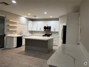 Building Photo - 675 Pacific Cascades Dr