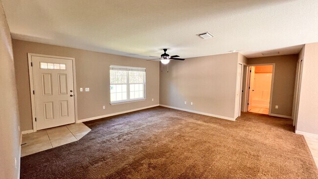 Foto del edificio - 3 BD/2BA Home in Beautiful Ocklawaha Ready for Move-In