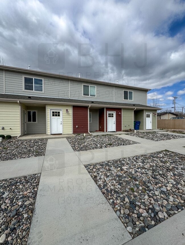 Building Photo - 429 E 7th St