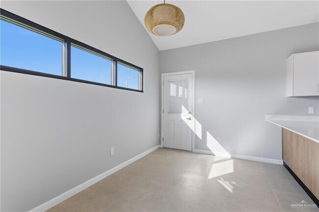 Building Photo - 14 Mockingbird Rd