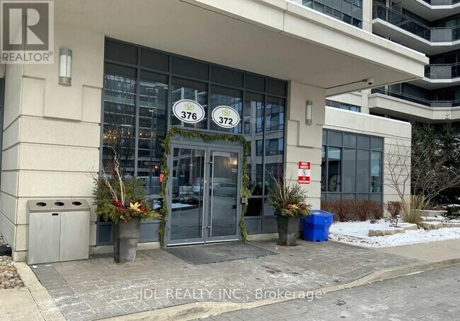 Photo du bâtiment - 376-376 Hwy 7
