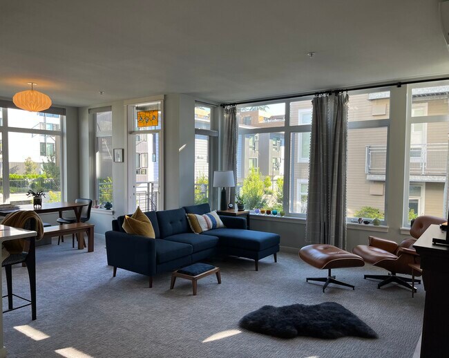 170 Harbor Sq Loop NE Unit 3rd Floor Corner, Bainbridge Island, WA