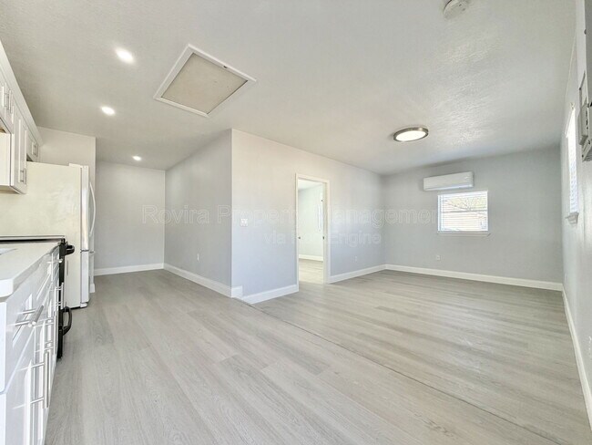 Foto del edificio - 813 Suwannee Dr