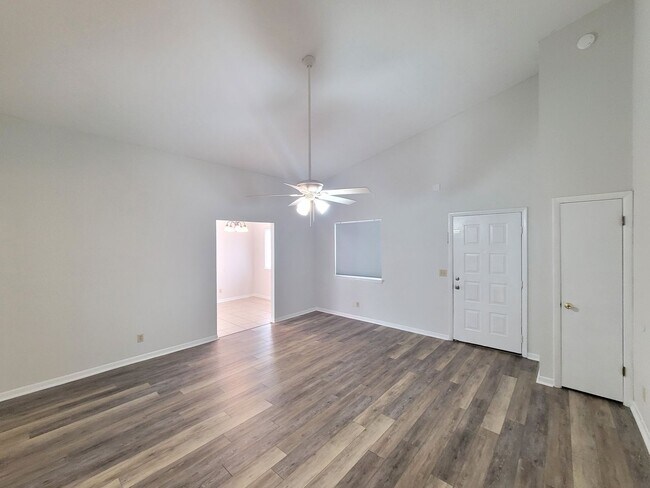 Building Photo - Lynn Haven 3 bedroom 1.5 Bath Duplex