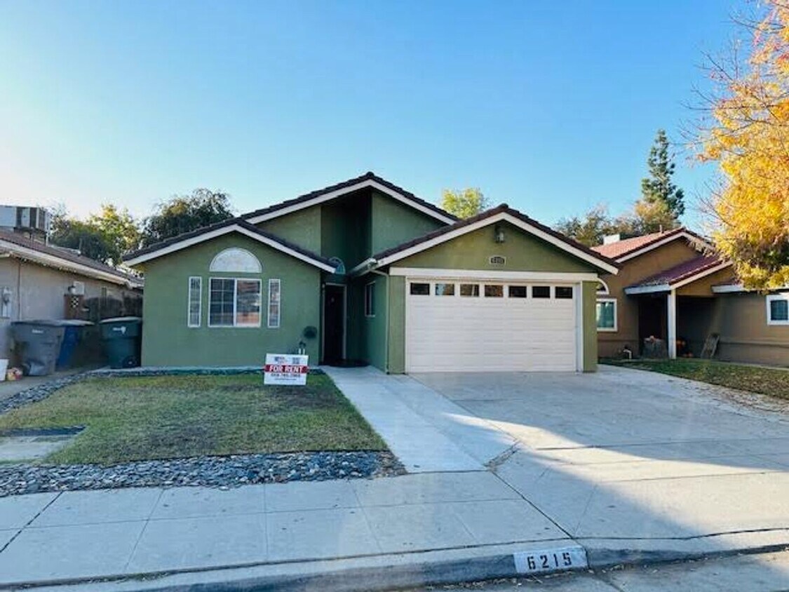 Primary Photo - $2,200 W Bullard & N Polk, 3 bed, McCaffre...