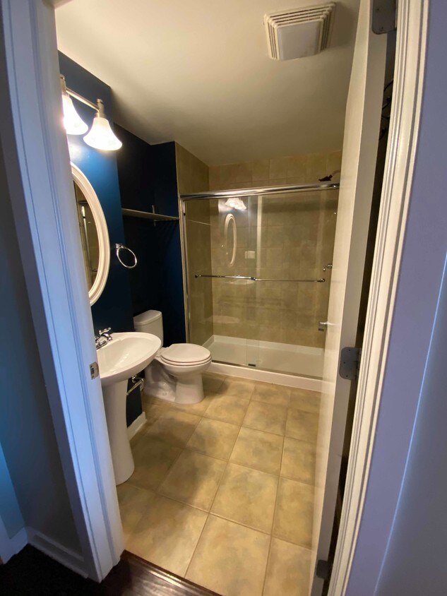 Foto principal - 3550 W Montrose Ave