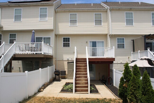 Foto del edificio - 1236 Ledge Dr