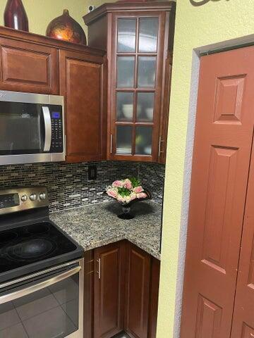 Foto del edificio - 6606 Catalina Ln