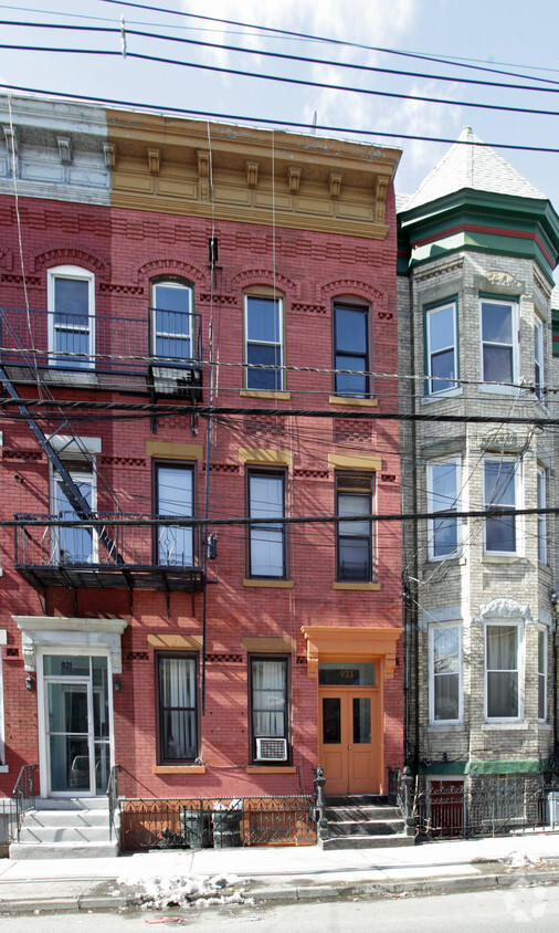Foto principal - 933 Summit Ave