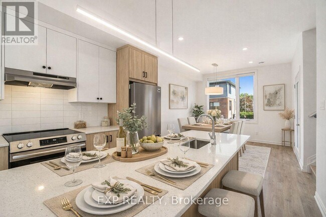 Building Photo - 251 Castor St