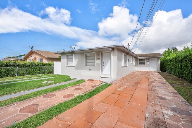 Foto del edificio - 11057 SW 3rd St