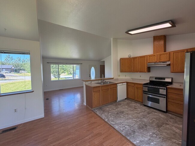 Building Photo - 1685 N Lacy Loop