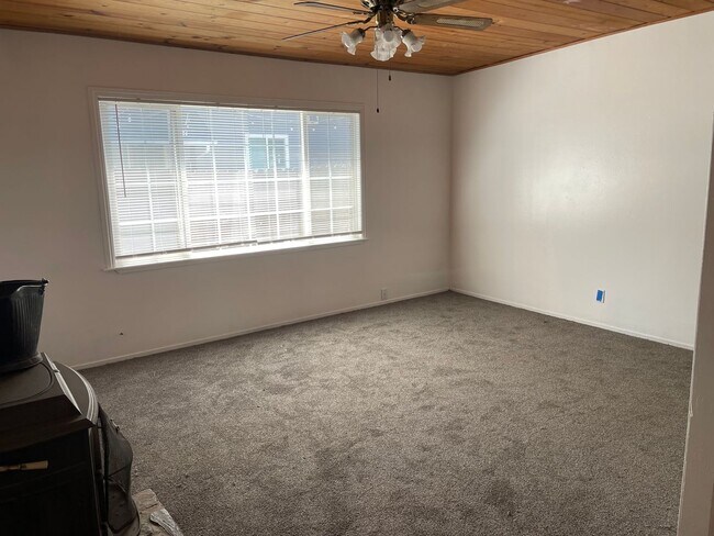 Building Photo - 3748