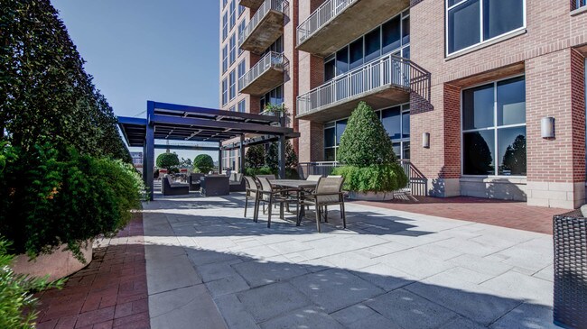 Museum Tower Apartments Houston Tx Beautifully Landscaped Pool Deck Museum Tower