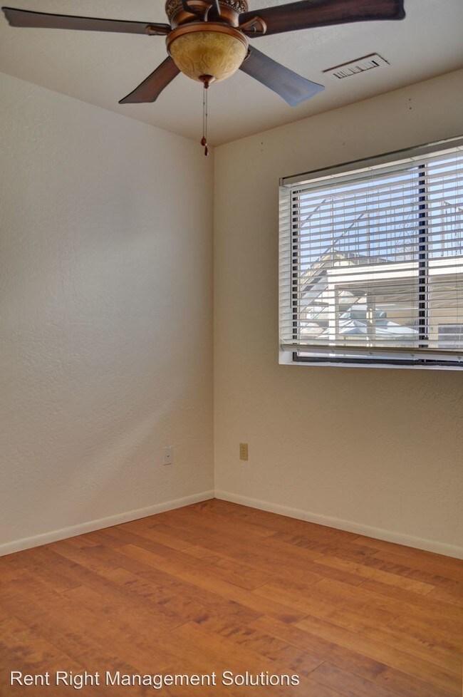 Building Photo - 333 S Alarcon St