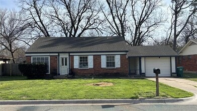 Building Photo - 1104 Sierra Dr