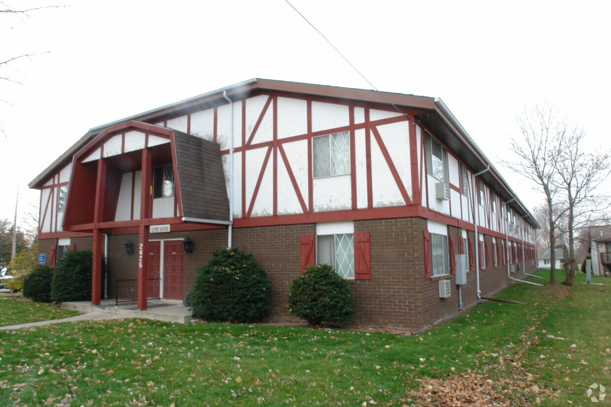 Primary Photo - 2425 Mason St