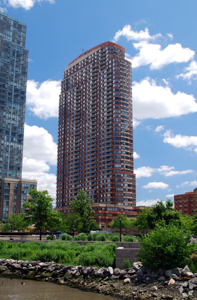 Citylights at Queens Landing Apartments in Long Island City, NY