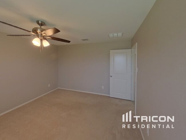 Building Photo - 6445 Middlebury Dr