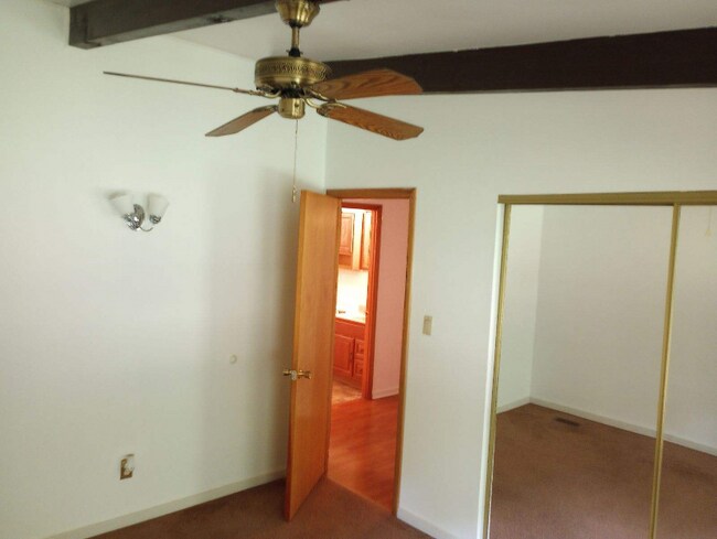 Building Photo - 551 Kingswood Dr