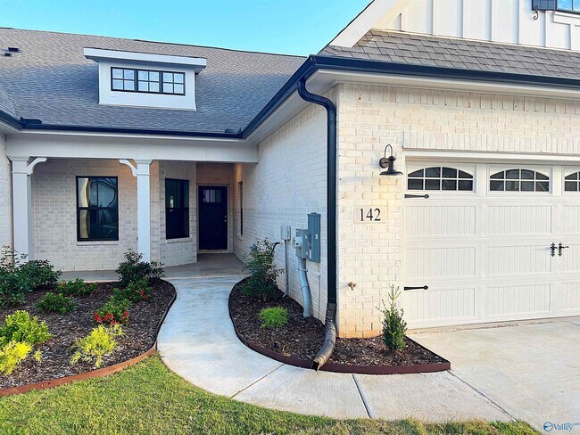 Building Photo - 142 Rugby Dr