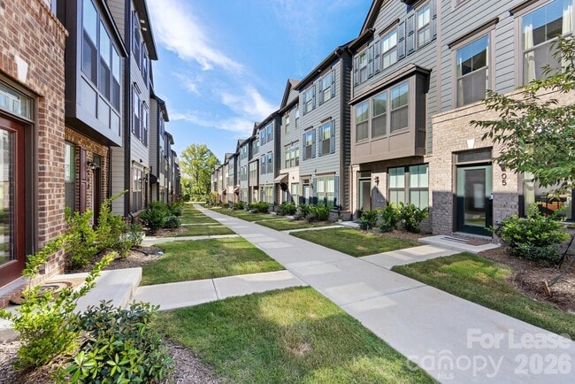 Building Photo - 440 Spearfield Ln