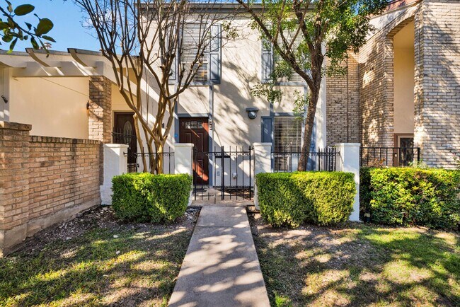 Building Photo - Move-In Ready 2-Bedroom Condo in Prime San Antonio Location